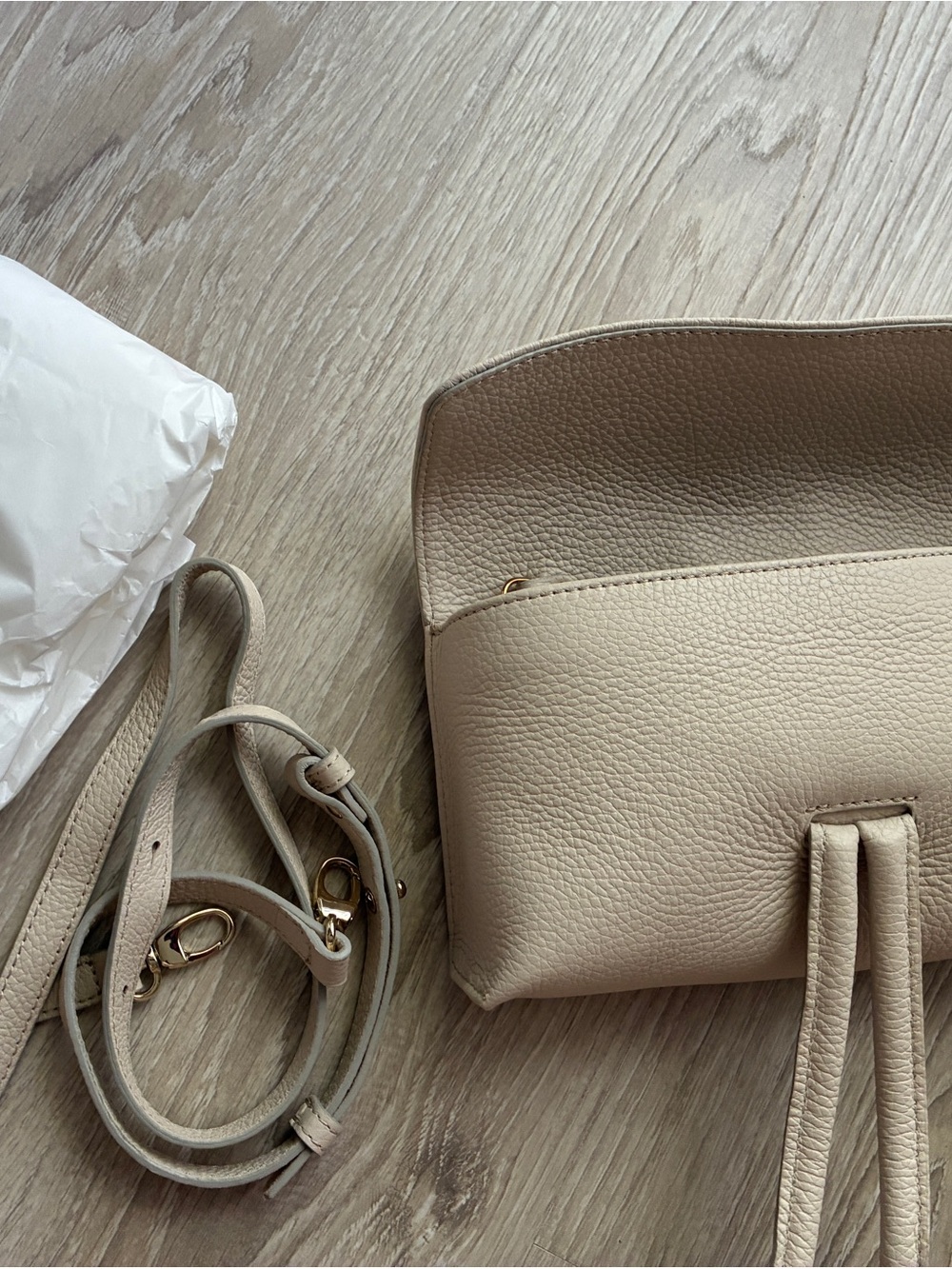 M.Gemi- The Francesca tumbled leather wristlet with detachable strap in Ecru - Picture 9 of 12